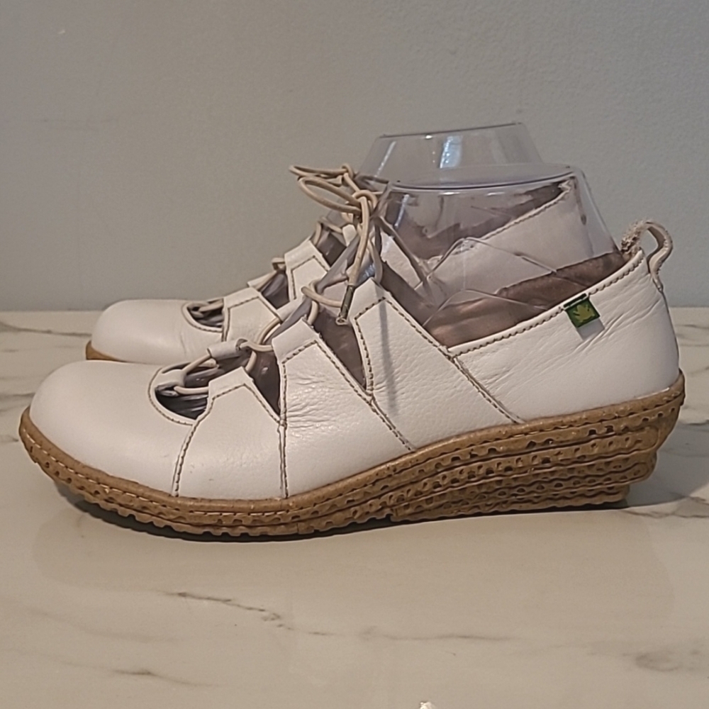 Think! Women's 8.5 White Leather Lace-up Casual Artsy Wedge Loafers Shoes Boho - Picture 6 of 16